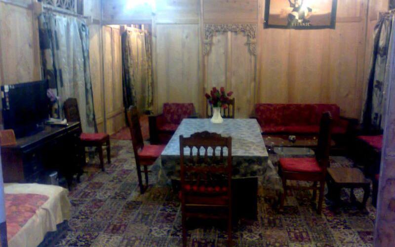 Heaven Sun Houseboat, Srinagar 4